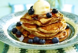 Blueberry, Wholegrain and Buttermilk Hotcakes